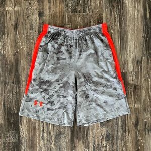 🔘Excellent condition men’s Under Armour gray orange gym work out shorts medium
